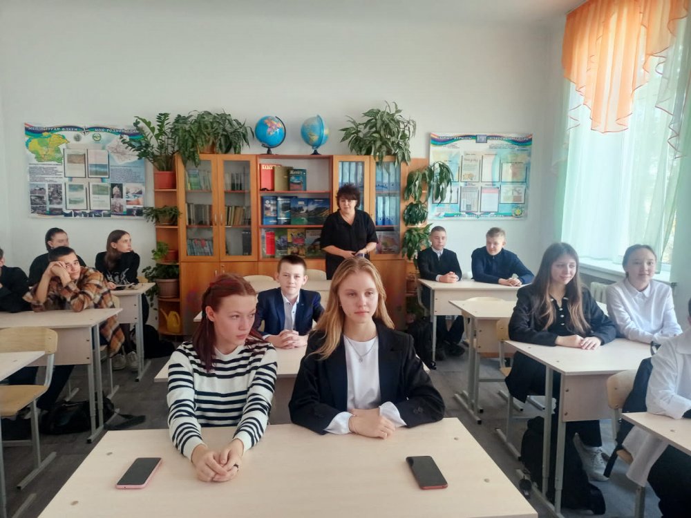 19.10 в СШ им Н Алдабергенова проведено второе задание НОУ " Лига Самообразования" на тему: Как  подготовить и правильно оформить исследовательскую работу. С презентацией выступила президент НОУ- Валейко Екатерина. Далее выступила Сембаева Найлин